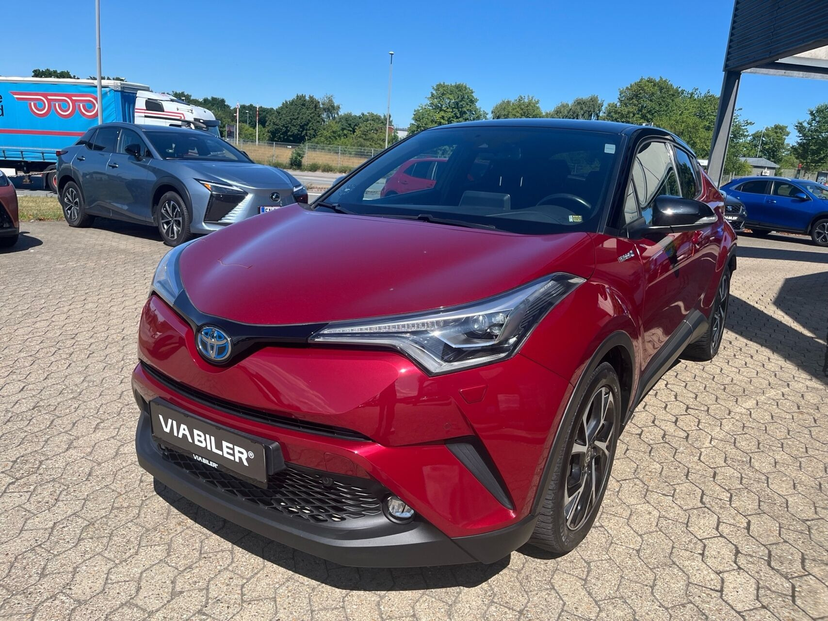 Rød Toyota C-HR fra 2018