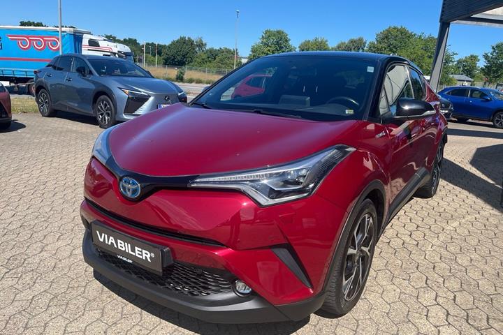 Rød Toyota C-HR fra 2018