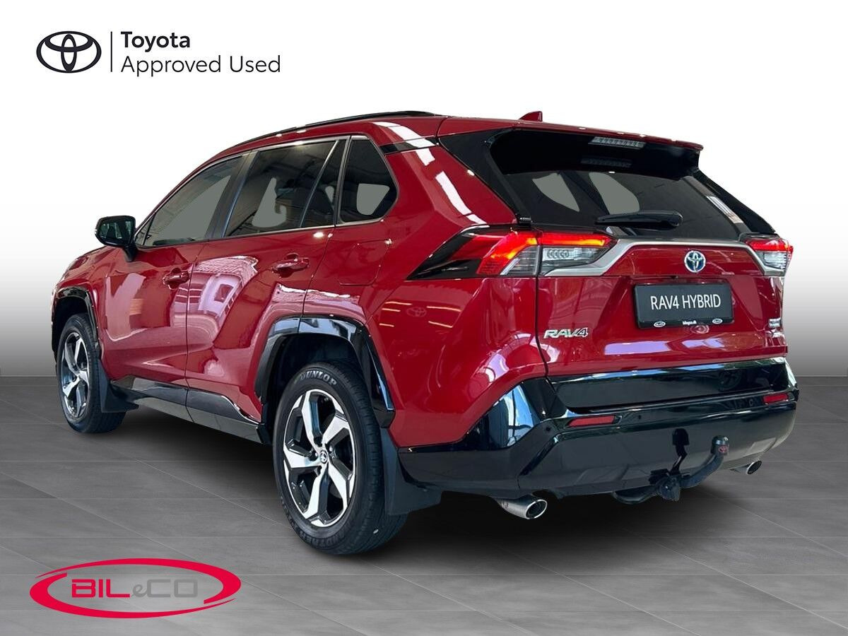 Rød Toyota RAV4 Plug-in fra 2022