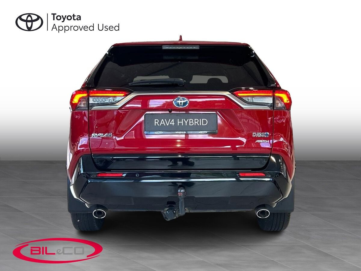 Rød Toyota RAV4 Plug-in fra 2022