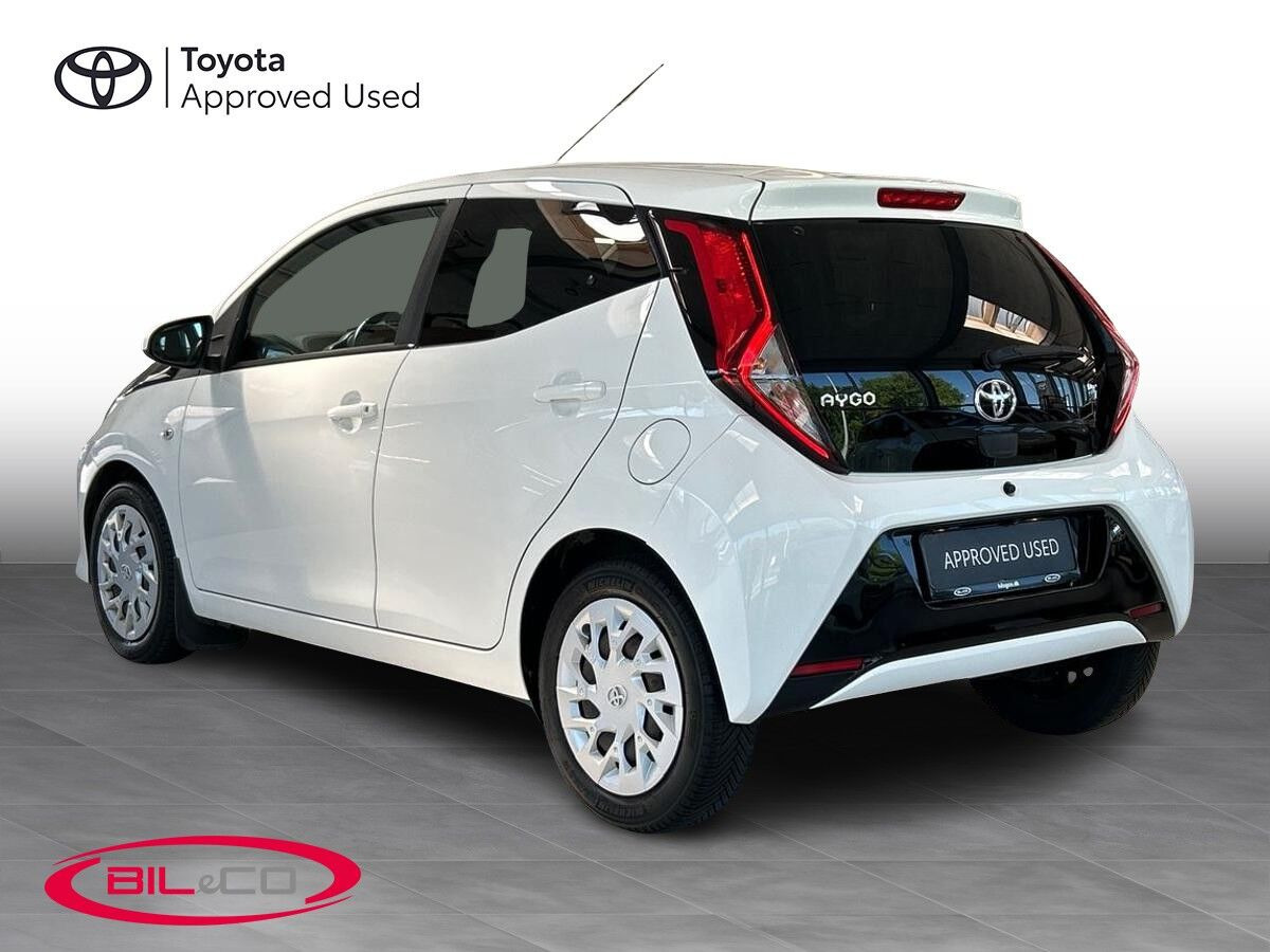 Hvid Toyota Aygo fra 2019