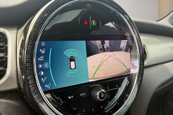 Grå Mini Cooper fra 2023