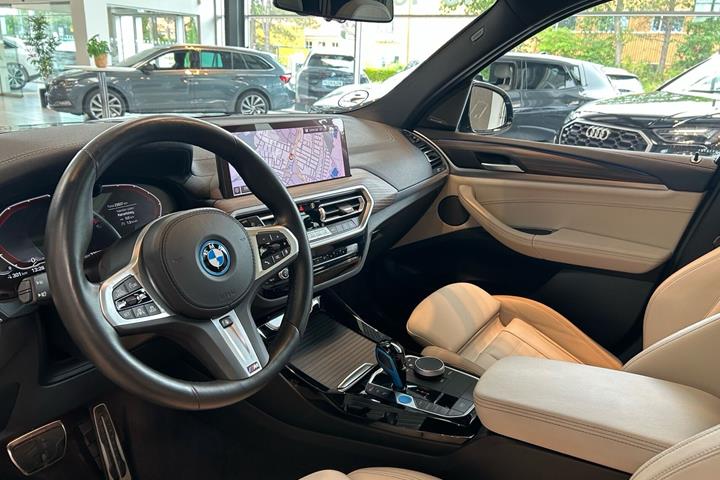Blå BMW iX3 fra 2023