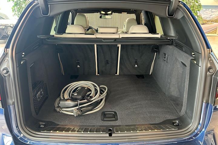 Blå BMW iX3 fra 2023