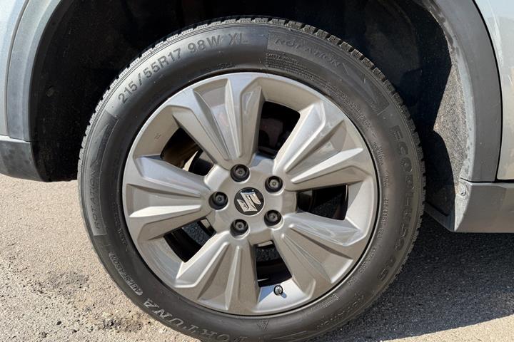 Grå Suzuki Vitara fra 2019