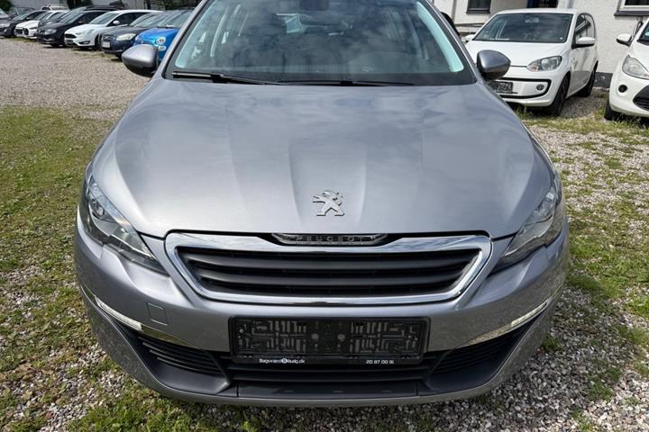 Grå Peugeot 308 fra 2014