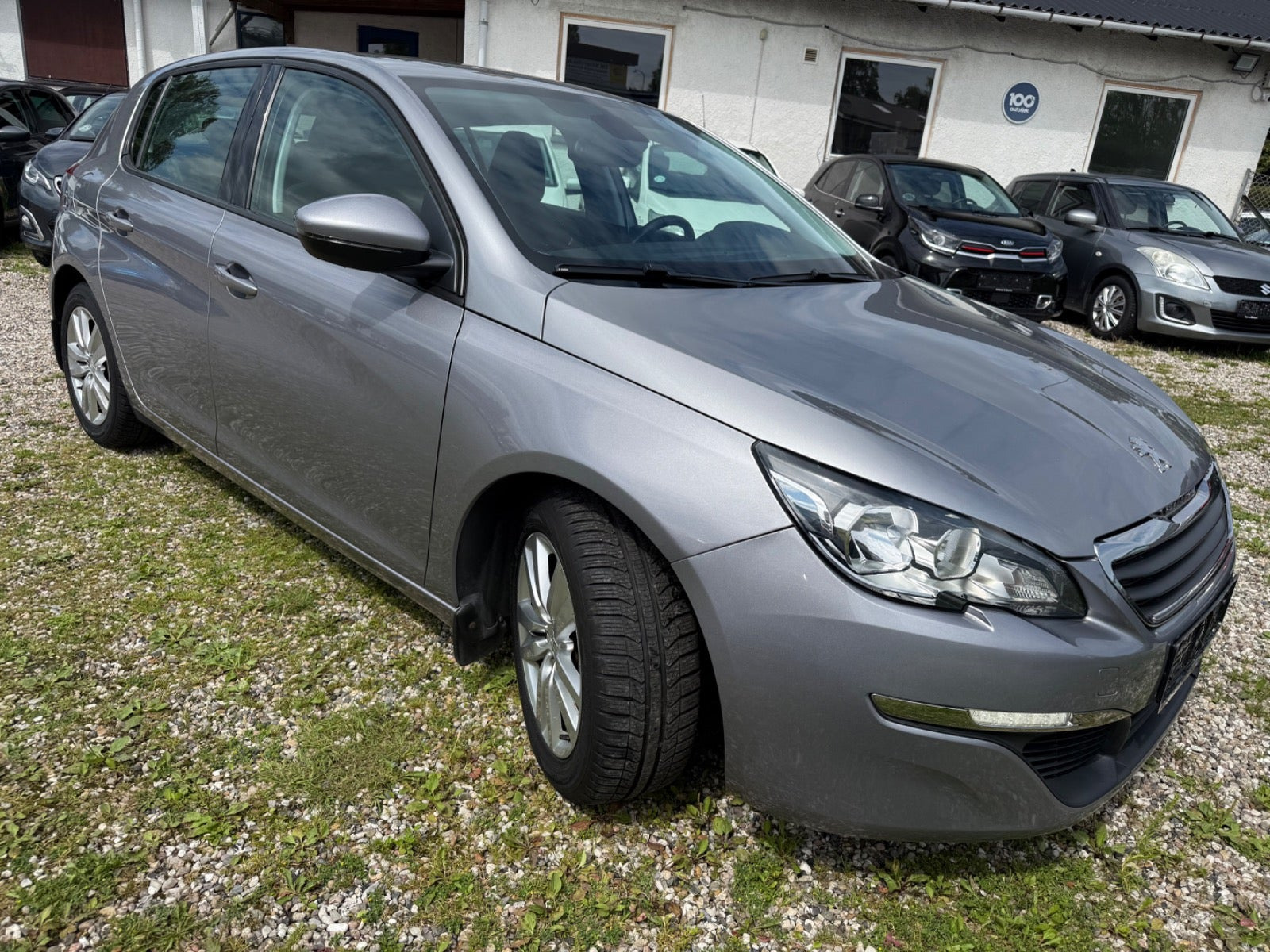 Grå Peugeot 308 fra 2014
