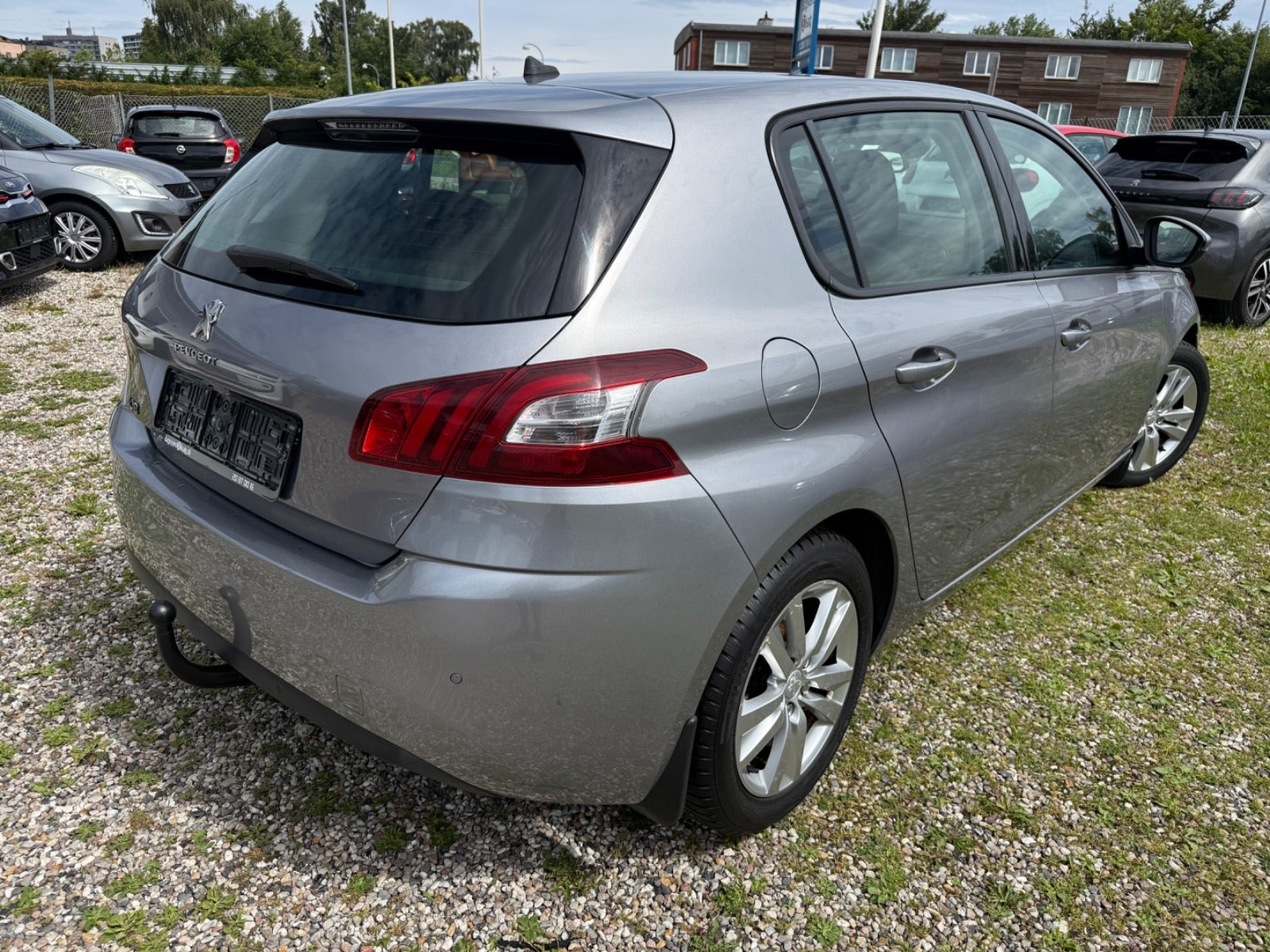 Grå Peugeot 308 fra 2014