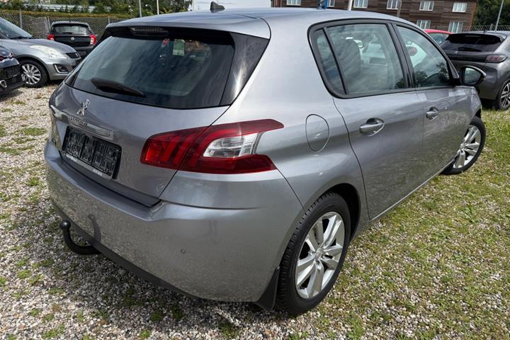 Grå Peugeot 308 fra 2014