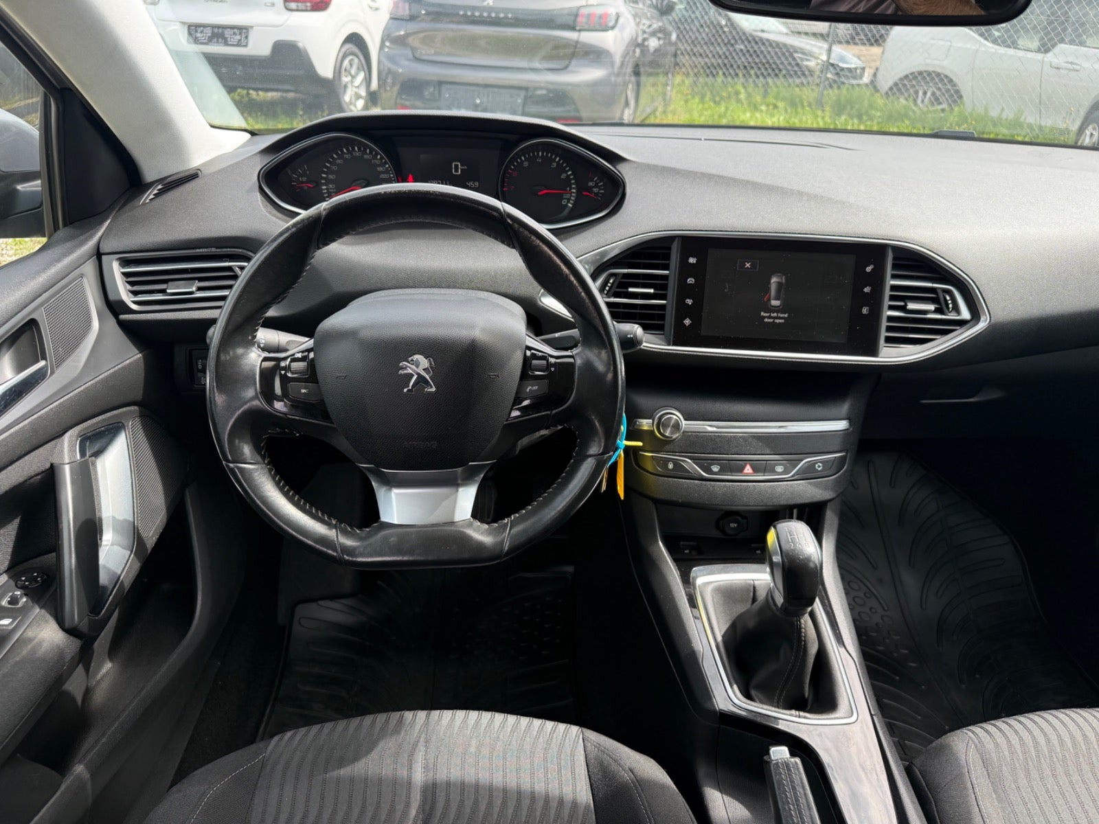 Grå Peugeot 308 fra 2014
