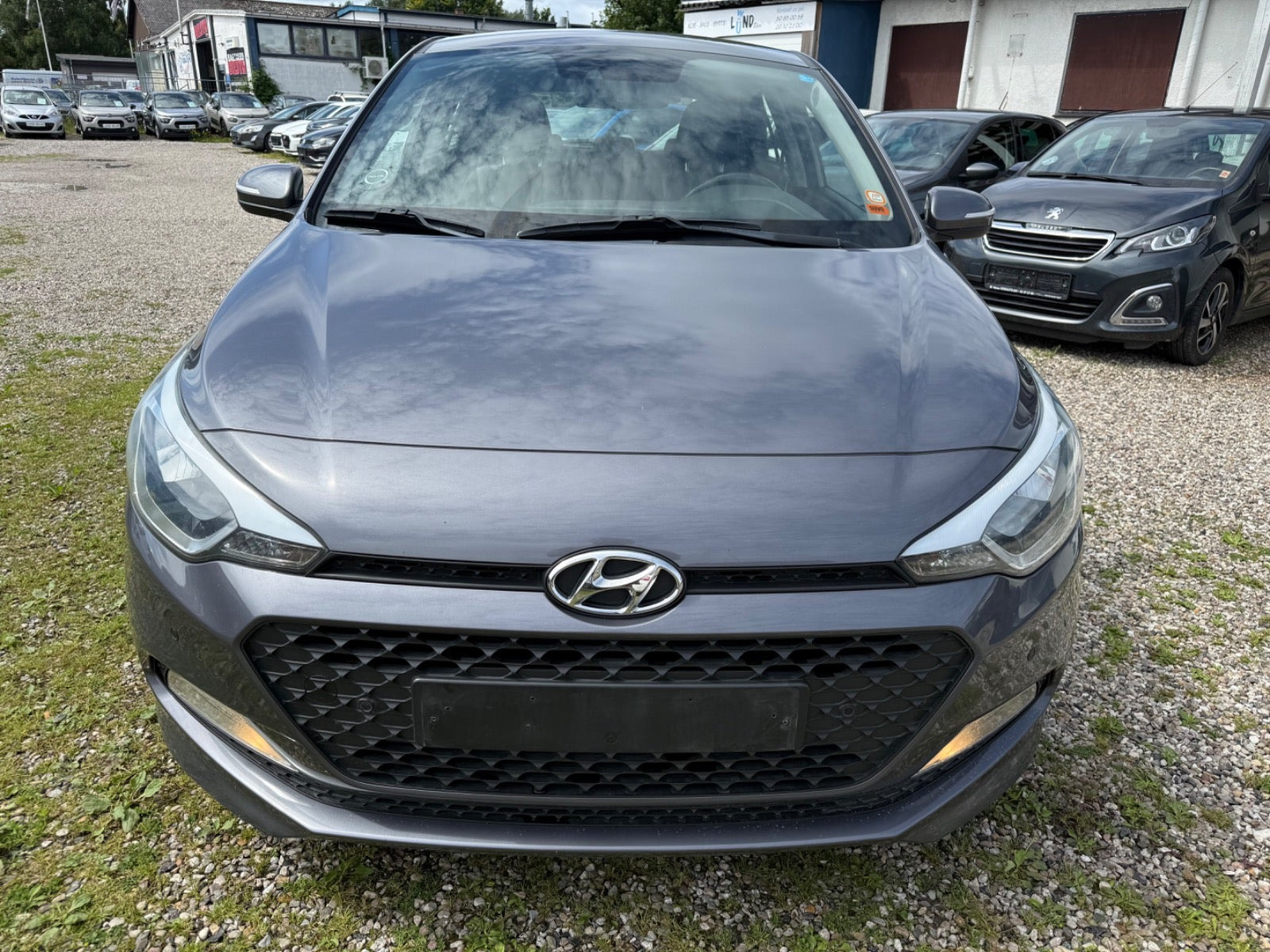 Grå Hyundai i20 fra 2017