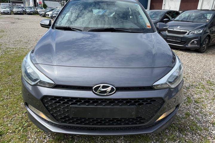 Grå Hyundai i20 fra 2017