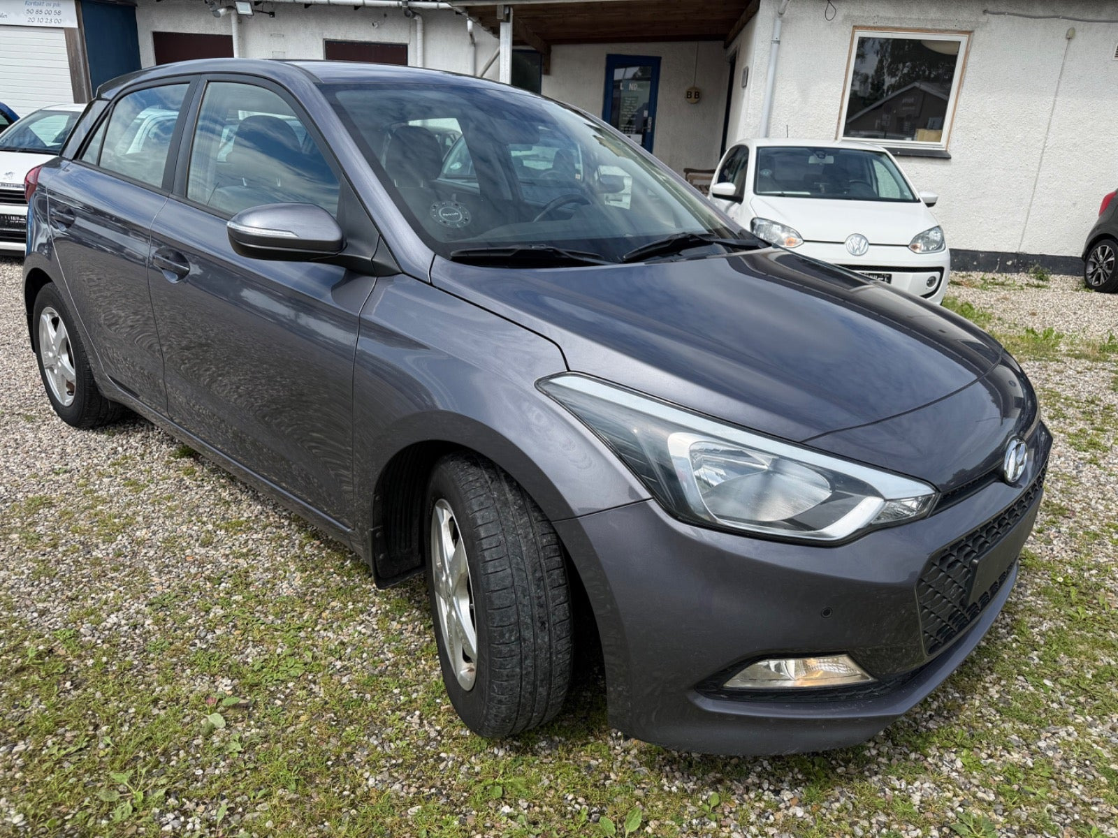 Grå Hyundai i20 fra 2017