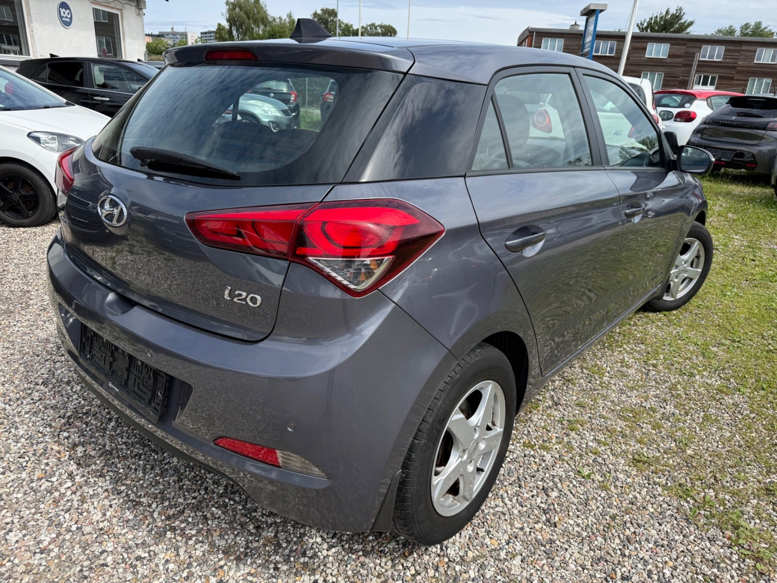 Grå Hyundai i20 fra 2017