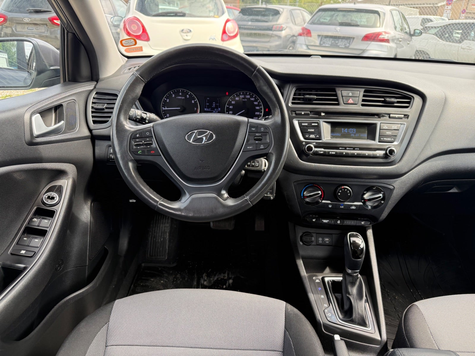 Grå Hyundai i20 fra 2017
