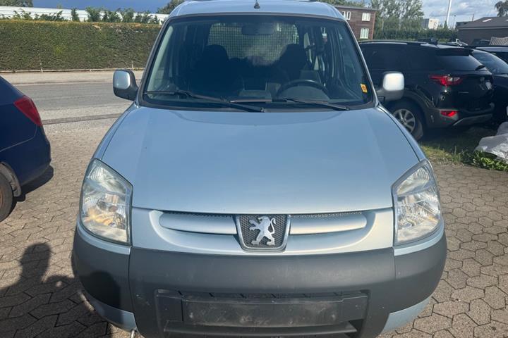 Sølv Peugeot Partner fra 2003