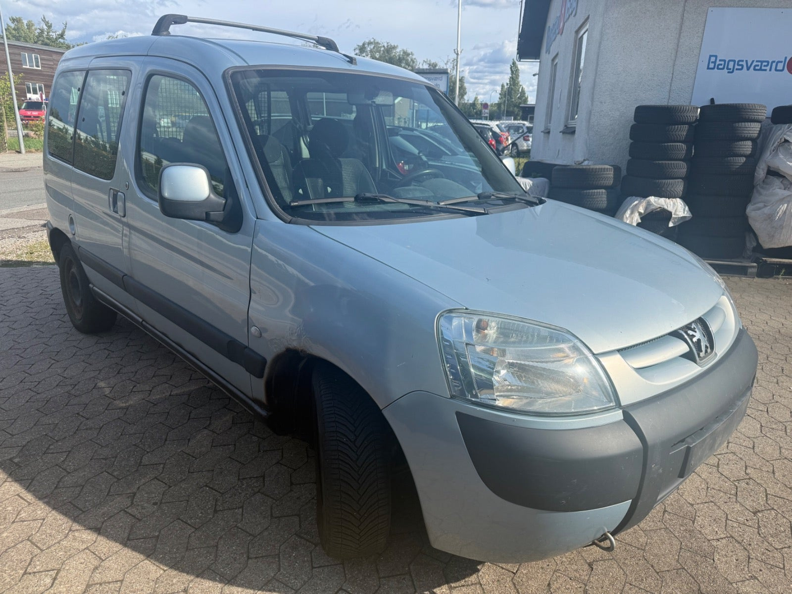 Sølv Peugeot Partner fra 2003