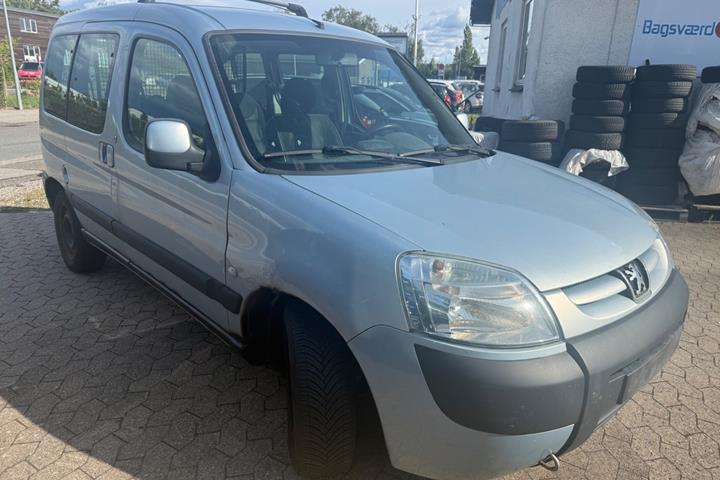 Sølv Peugeot Partner fra 2003