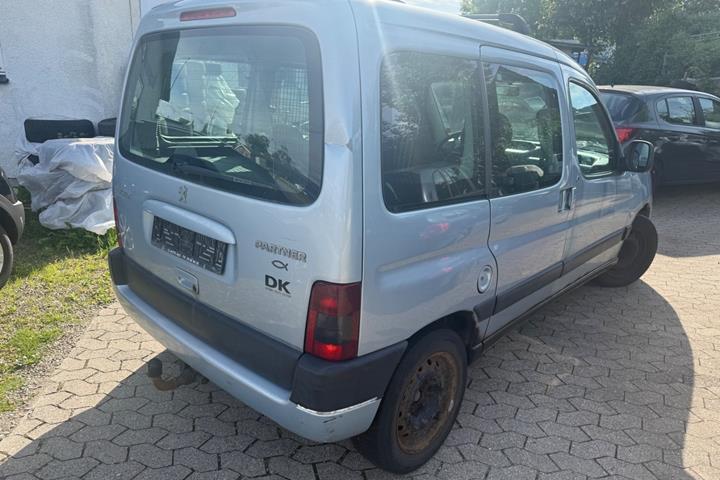 Sølv Peugeot Partner fra 2003