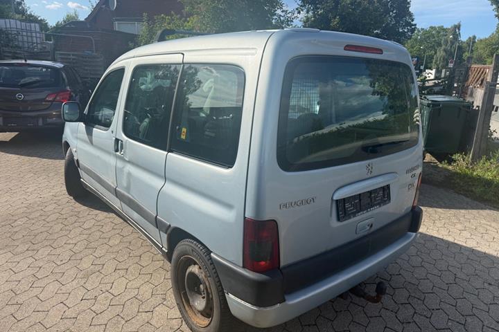 Sølv Peugeot Partner fra 2003