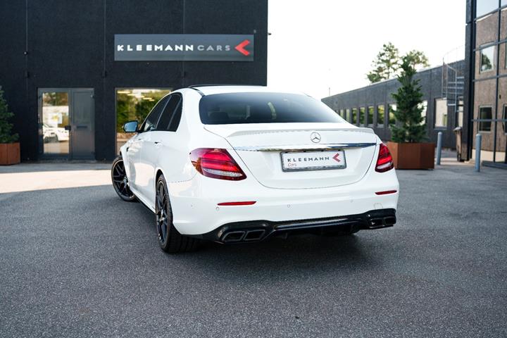 Hvid Mercedes E63 fra 2017
