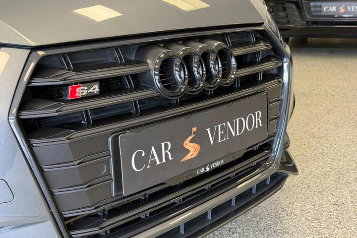 Grå Audi S4 fra 2018