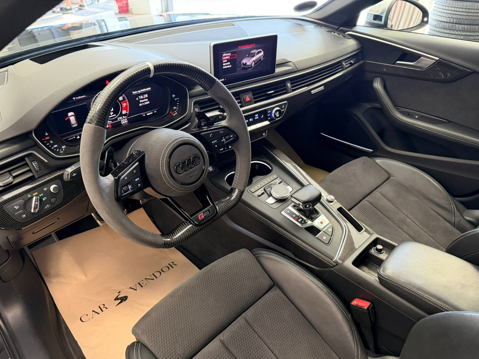 Grå Audi S4 fra 2018