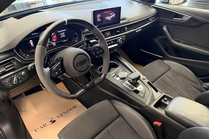 Grå Audi S4 fra 2018