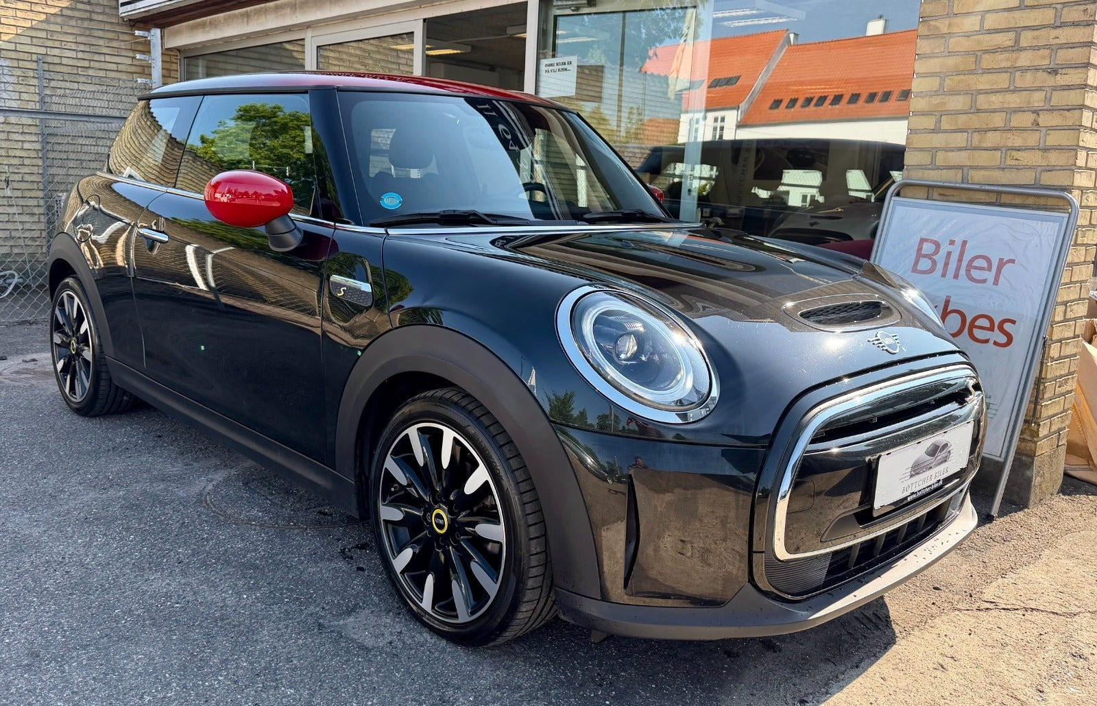Sort Mini Cooper SE fra 2023