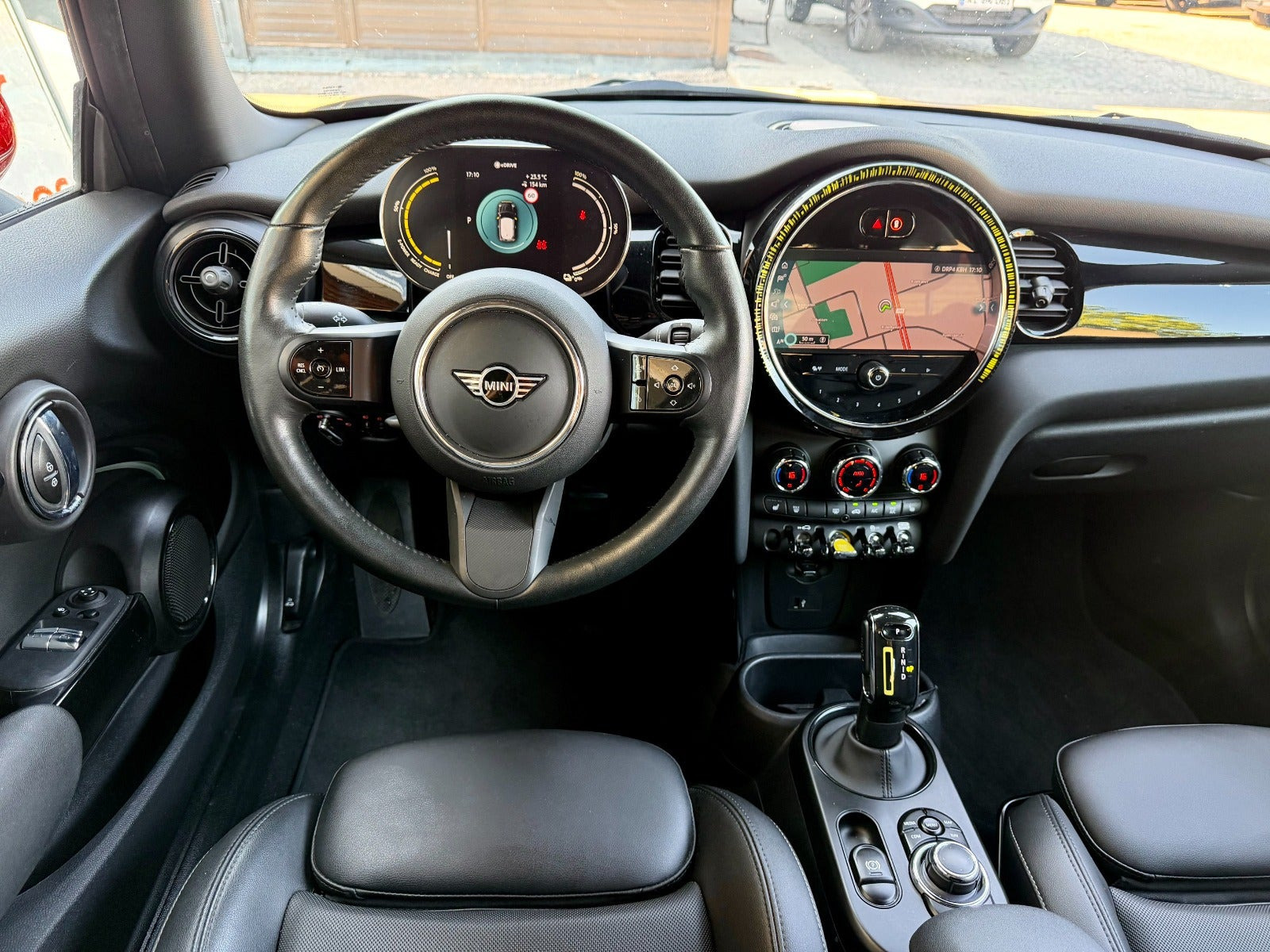 Sort Mini Cooper SE fra 2023