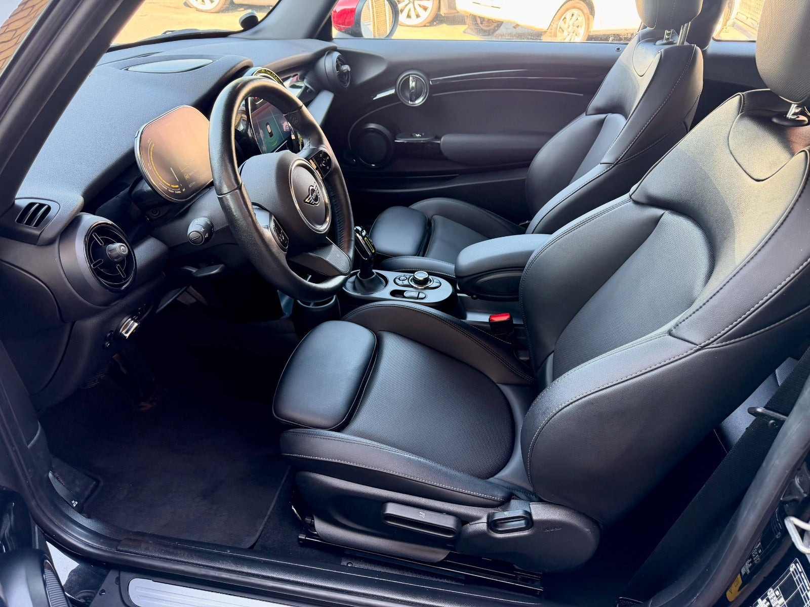 Sort Mini Cooper SE fra 2023