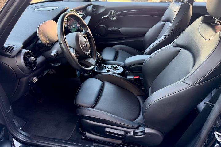 Sort Mini Cooper SE fra 2023