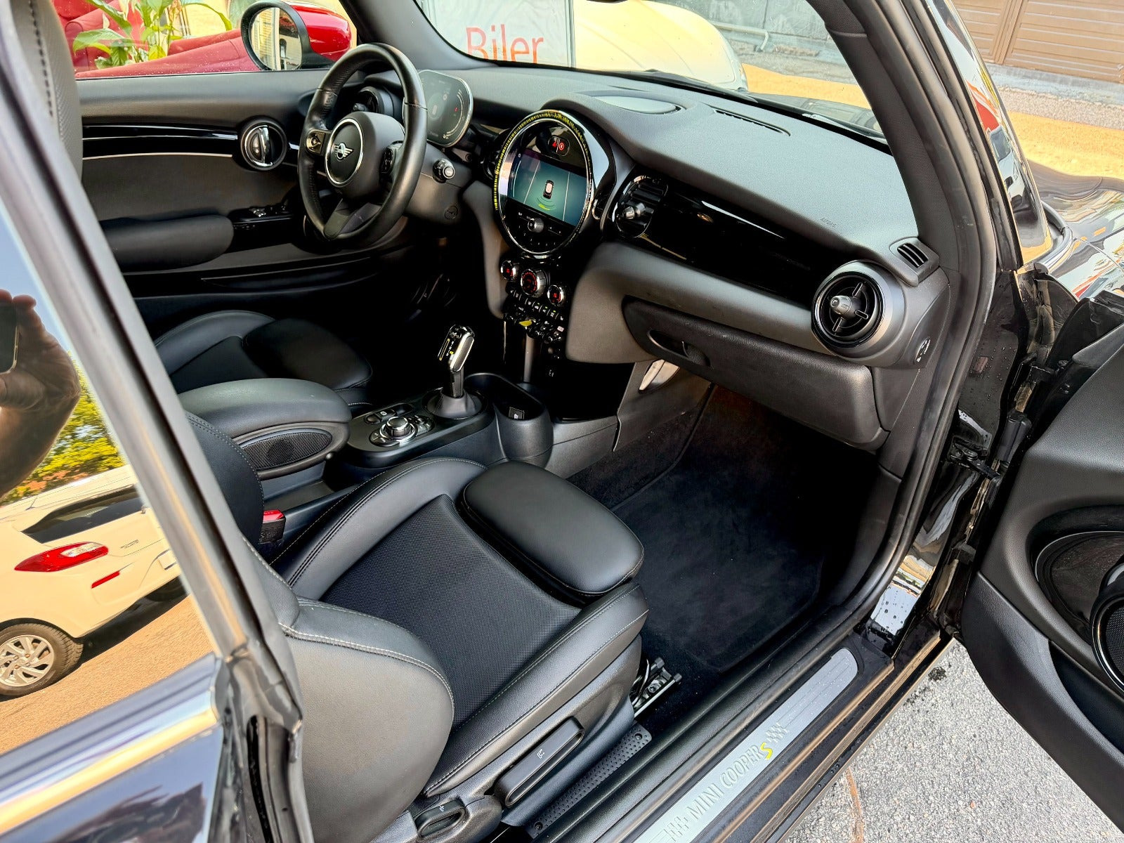 Sort Mini Cooper SE fra 2023