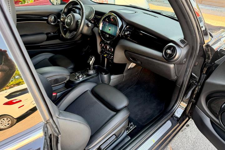 Sort Mini Cooper SE fra 2023