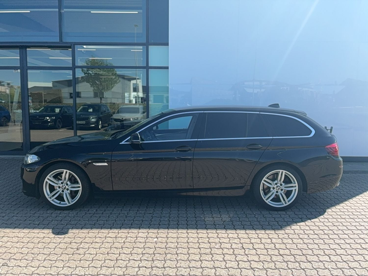 Sort BMW 530d fra 2014