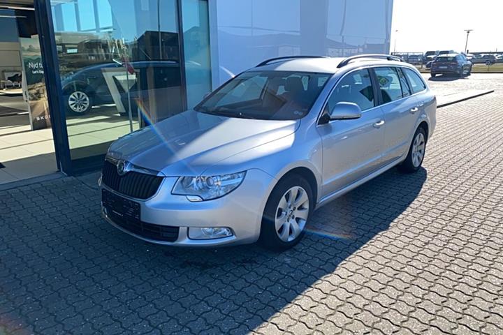 Sølv Skoda Superb fra 2012