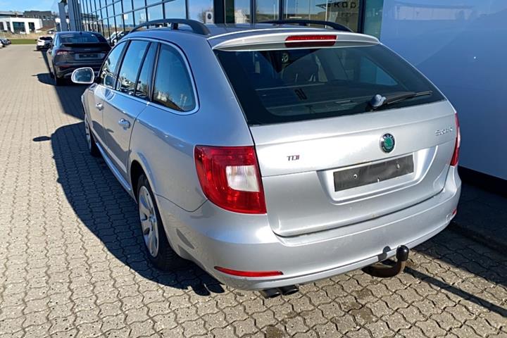 Sølv Skoda Superb fra 2012