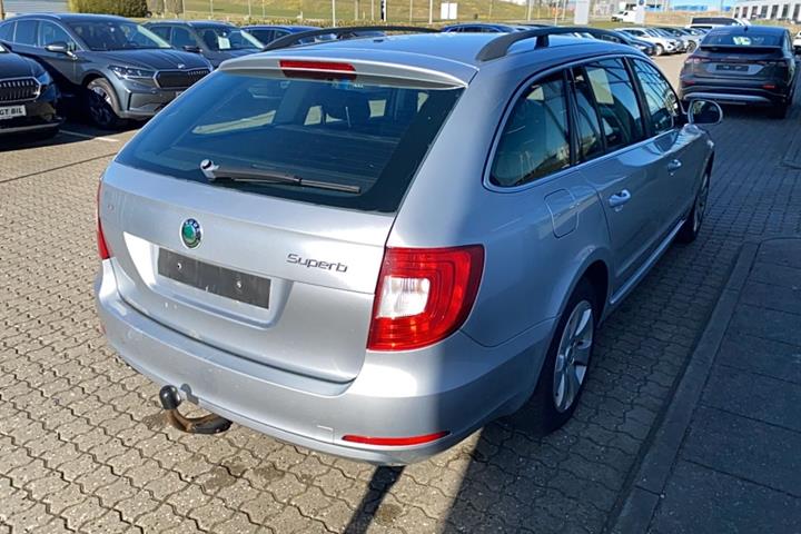 Sølv Skoda Superb fra 2012