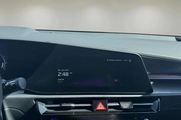 Blå Kia Niro fra 2024