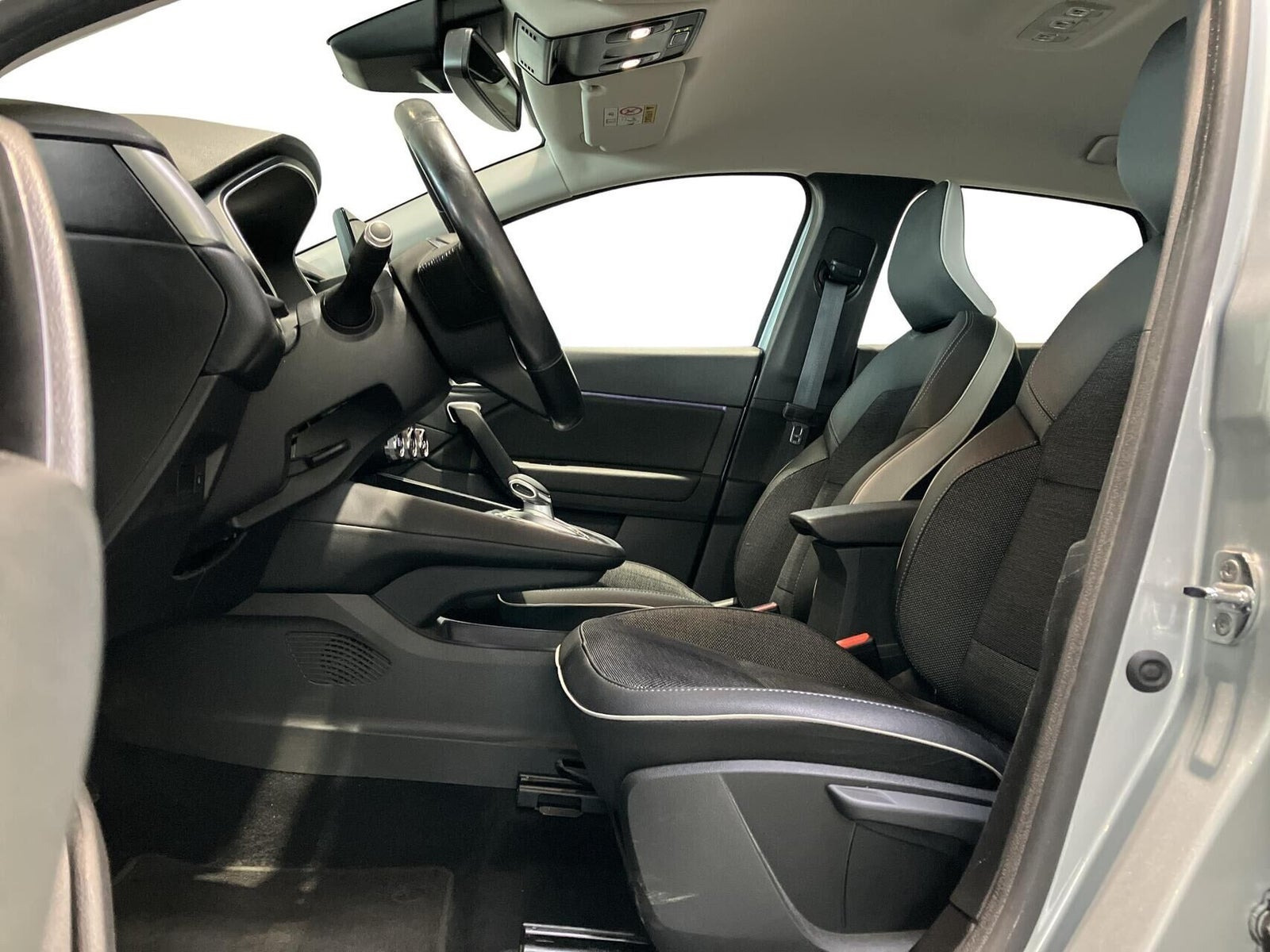 Sølv Renault Captur fra 2020