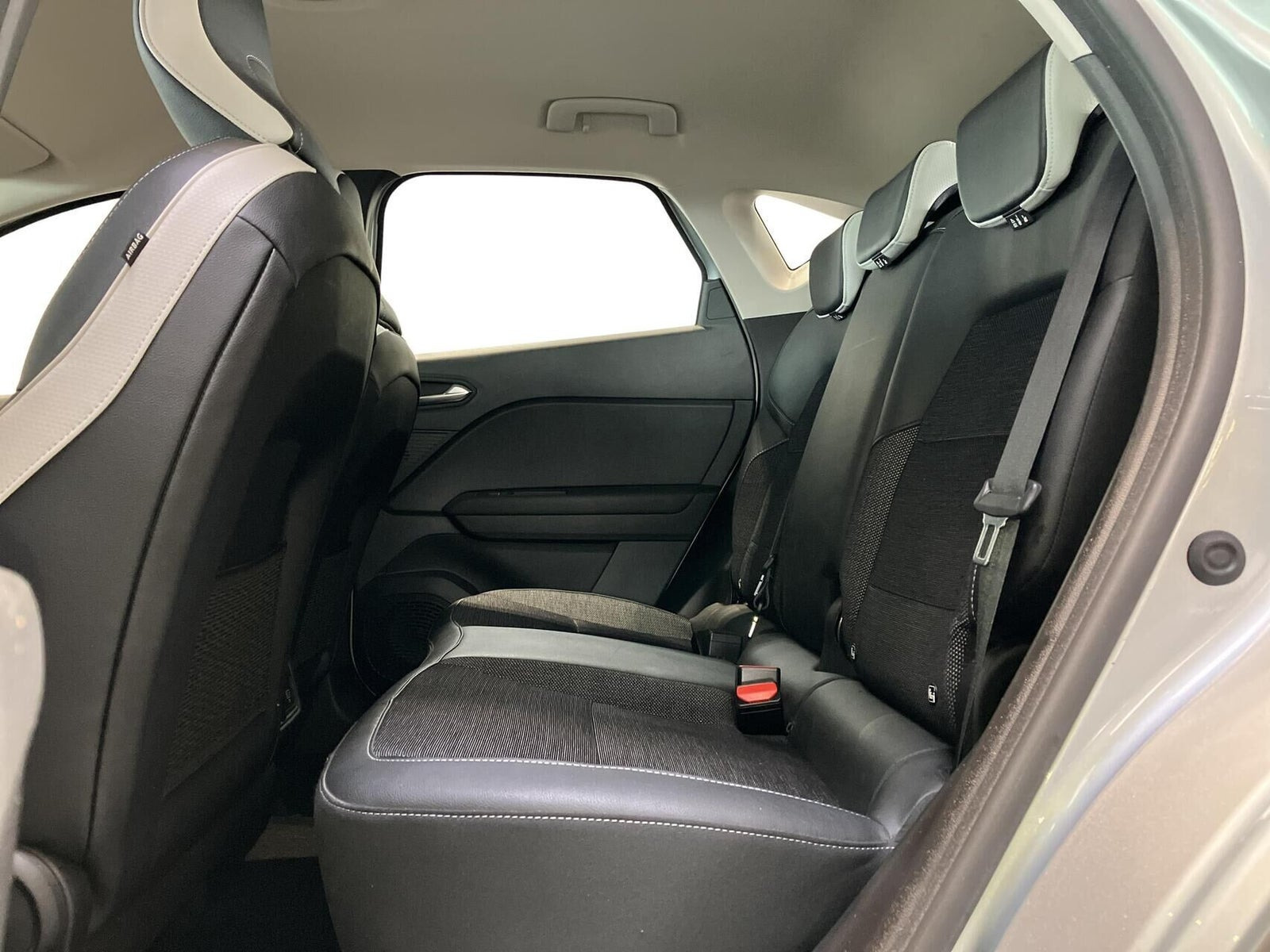 Sølv Renault Captur fra 2020