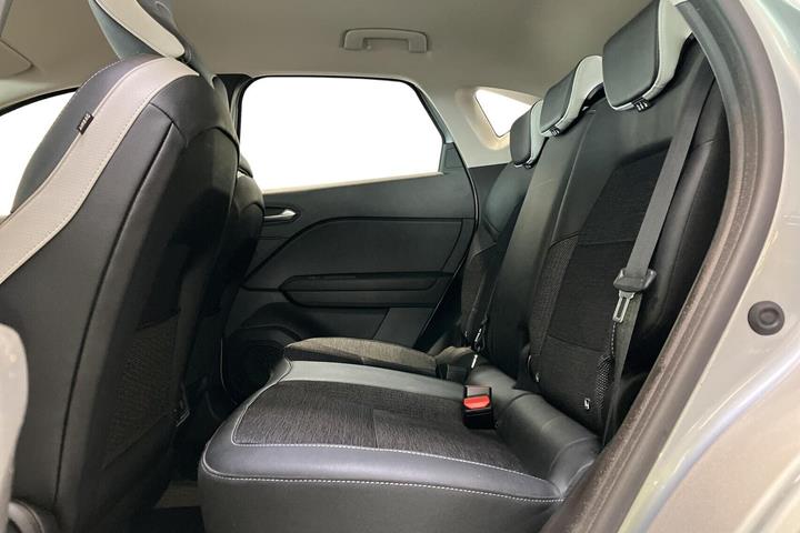 Sølv Renault Captur fra 2020
