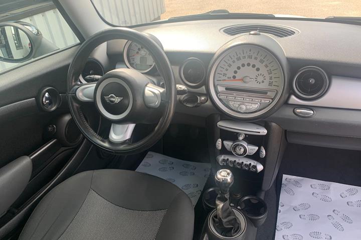 Beige Mini Cooper fra 2010