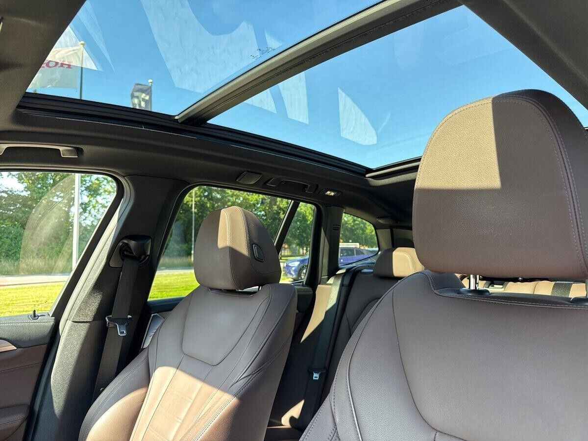 Hvid BMW iX3 fra 2021
