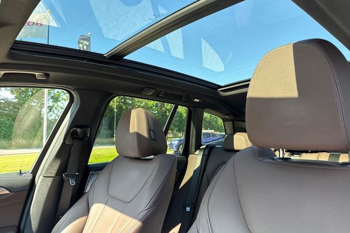 Hvid BMW iX3 fra 2021