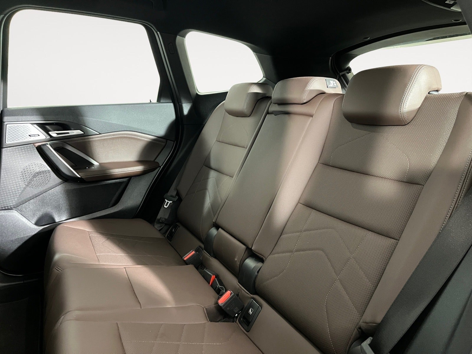 Grå BMW iX1 fra 2023