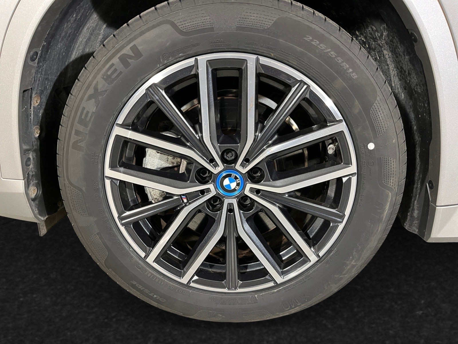 Grå BMW iX1 fra 2023