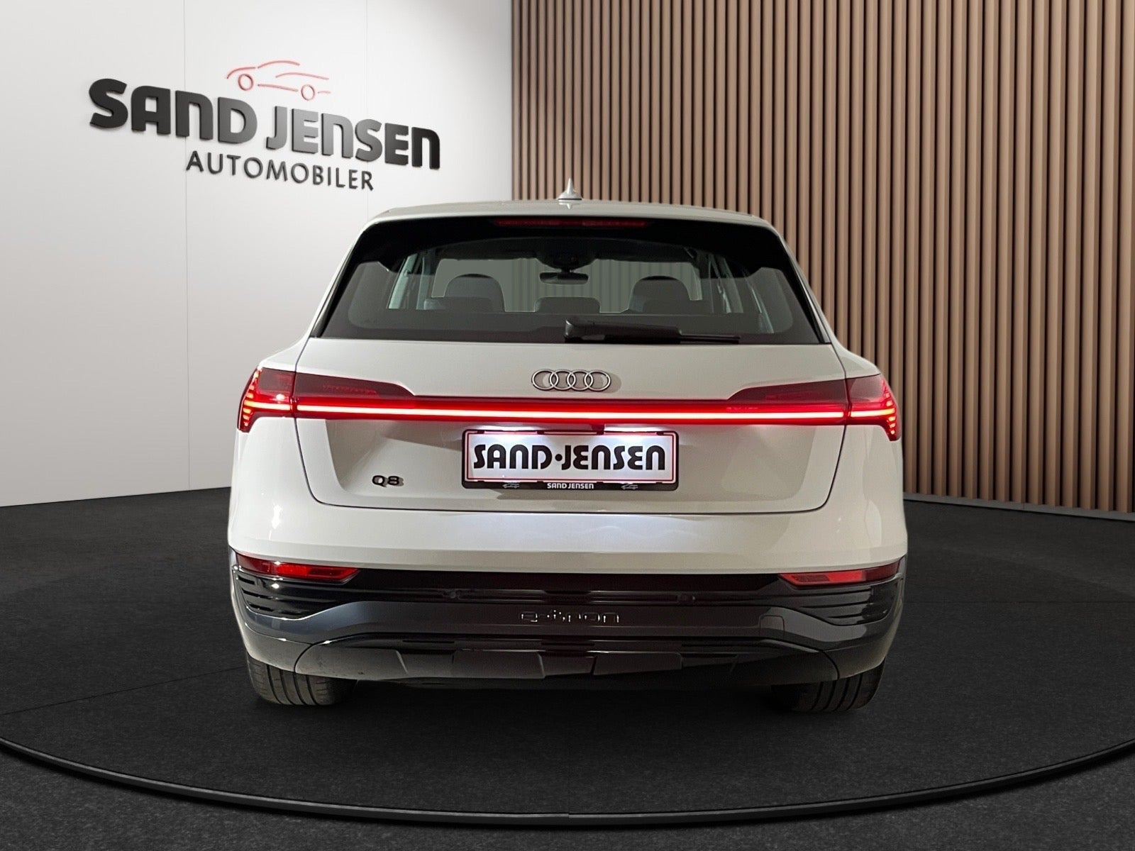 Hvid Audi Q8 e-tron fra 2024
