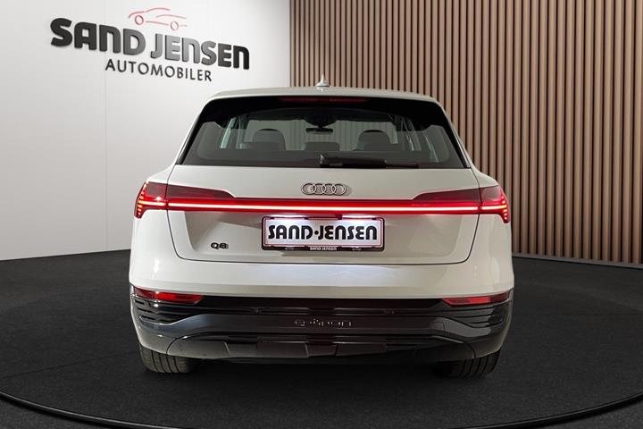 Hvid Audi Q8 e-tron fra 2024