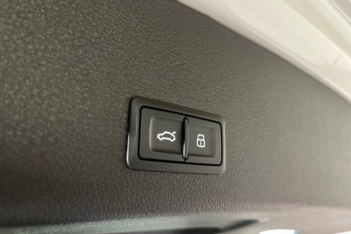 Hvid Audi Q8 e-tron fra 2024